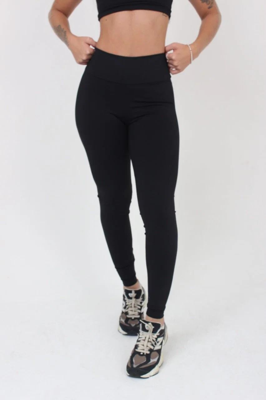 Calça legging preta com cintura alta da Lus Store. — foto 11