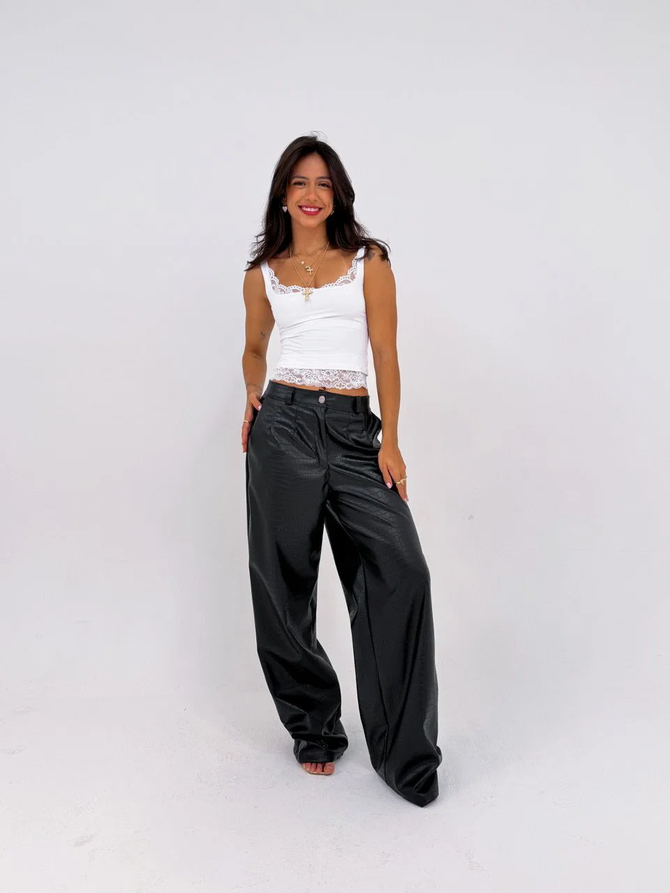 Calça de couro croc da Lus Store em destaque. — foto 7
