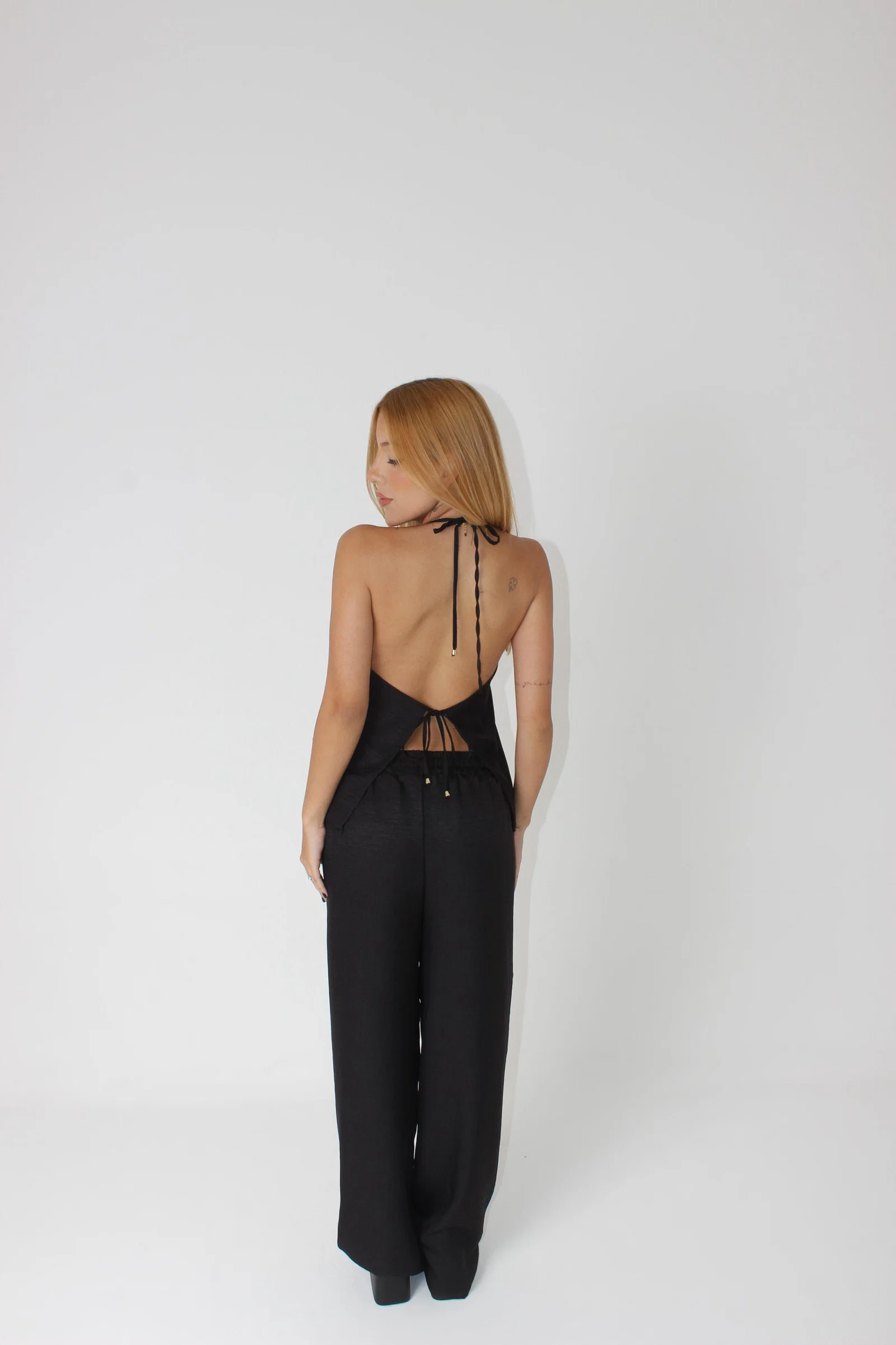 Calça feminina pantalona Mel em tecido linho wash. — foto 9
