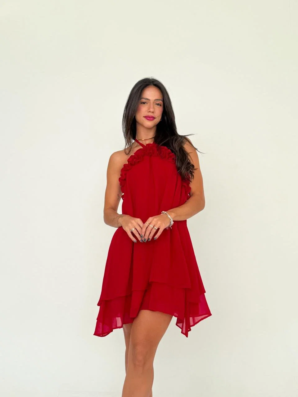 Vestido Búzios curto com babados e decote halter. — foto 16