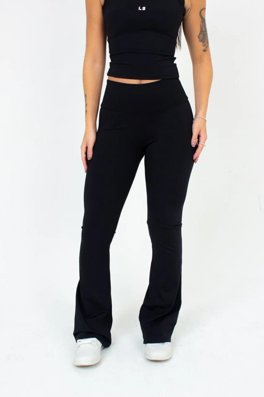 Calça Flare · Preto