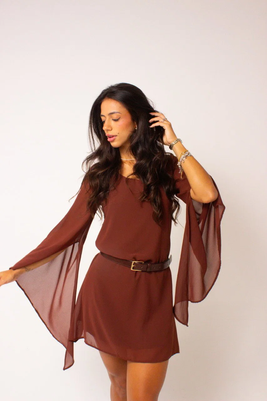 Vestido Lily leve e fluido com assimetria e transparência. — foto 6