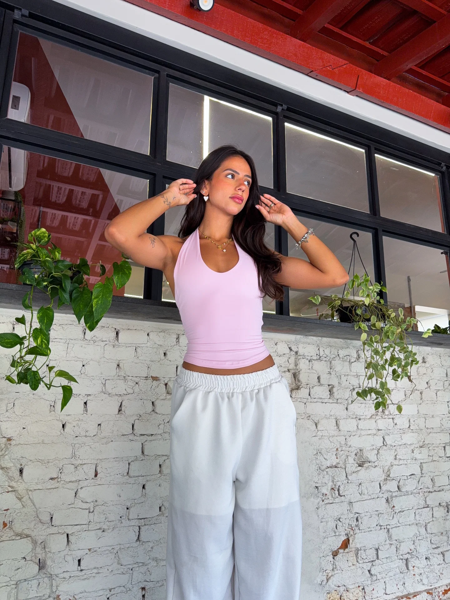 Blusa Lus frente única com decote cavado e barra arredondada — foto 14