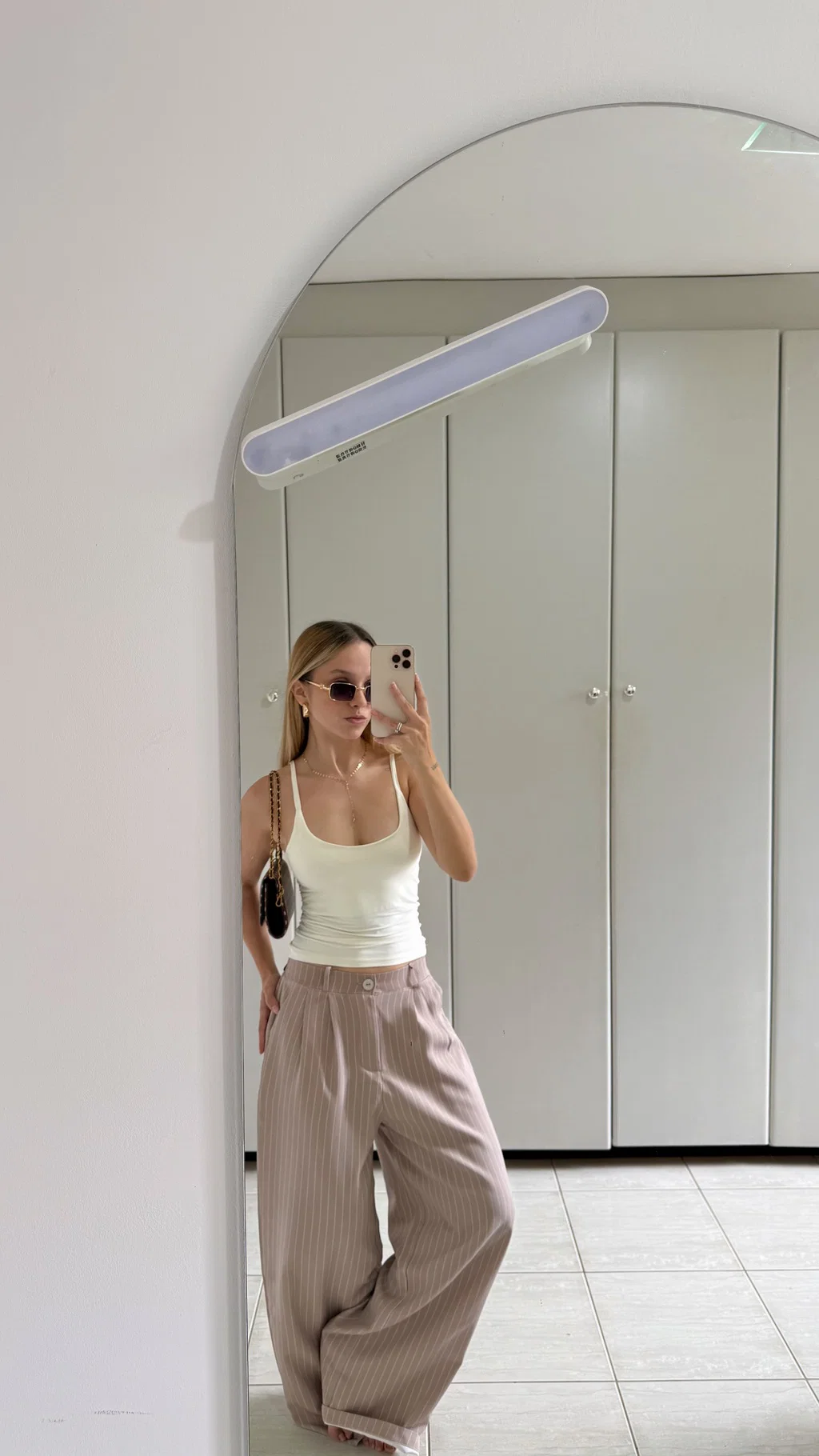 Calça risca de giz feminina em tecido Louis Twill — foto 3