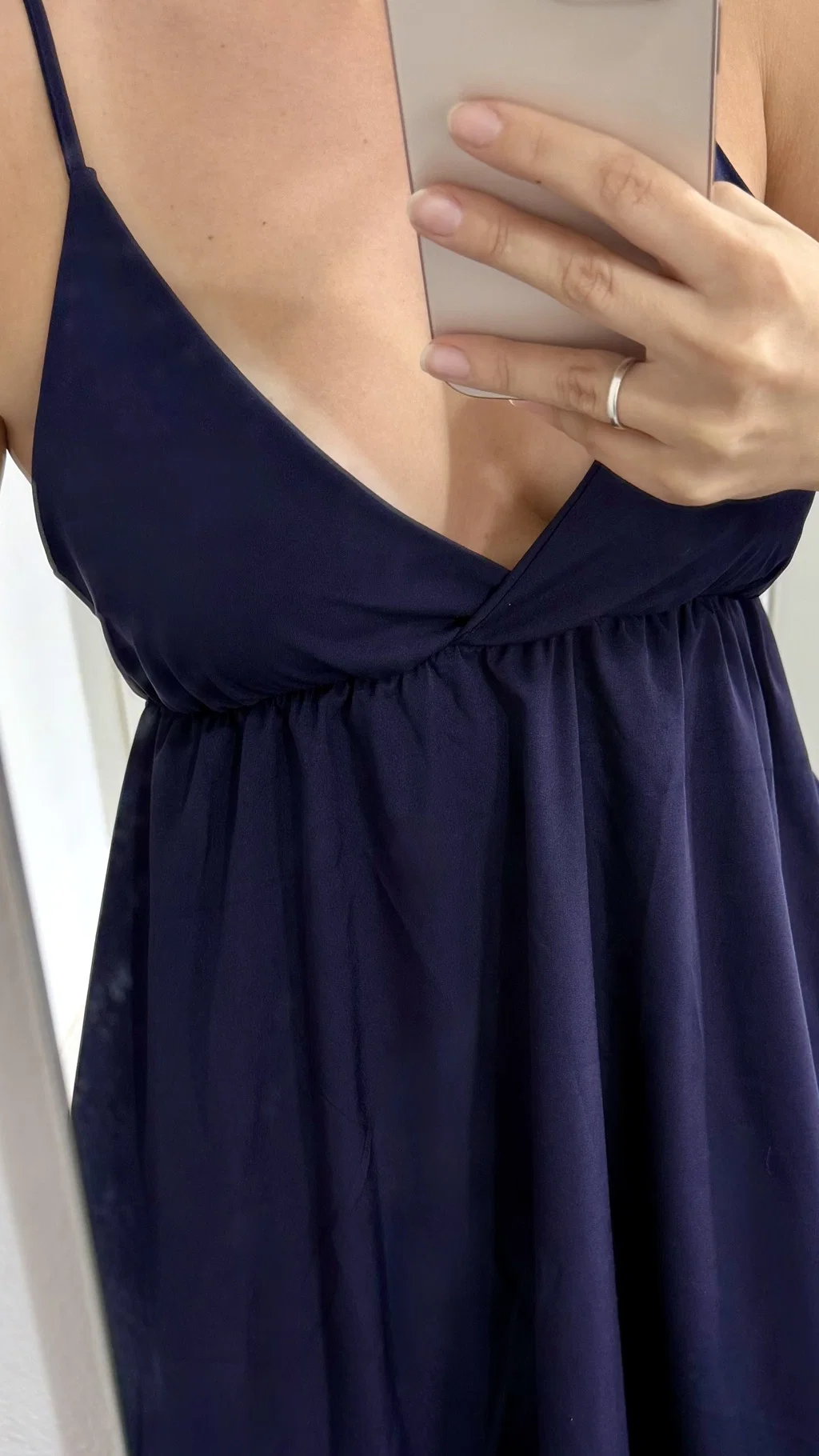 Vestido costas nuas com alça regulável e decote nas costas. — foto 4